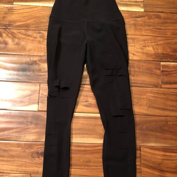 ALO Yoga Pants - Alo HW Ripped Warrior Legging